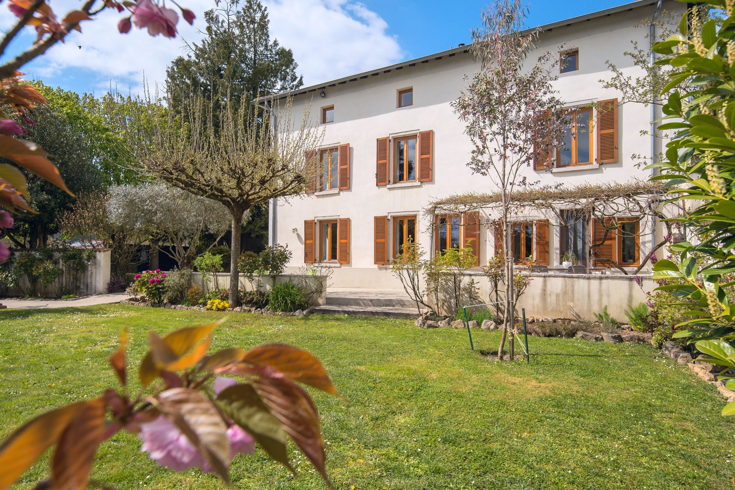 EXCEPTIONAL HOUSE 3 KM FROM MEXIMIEUX
