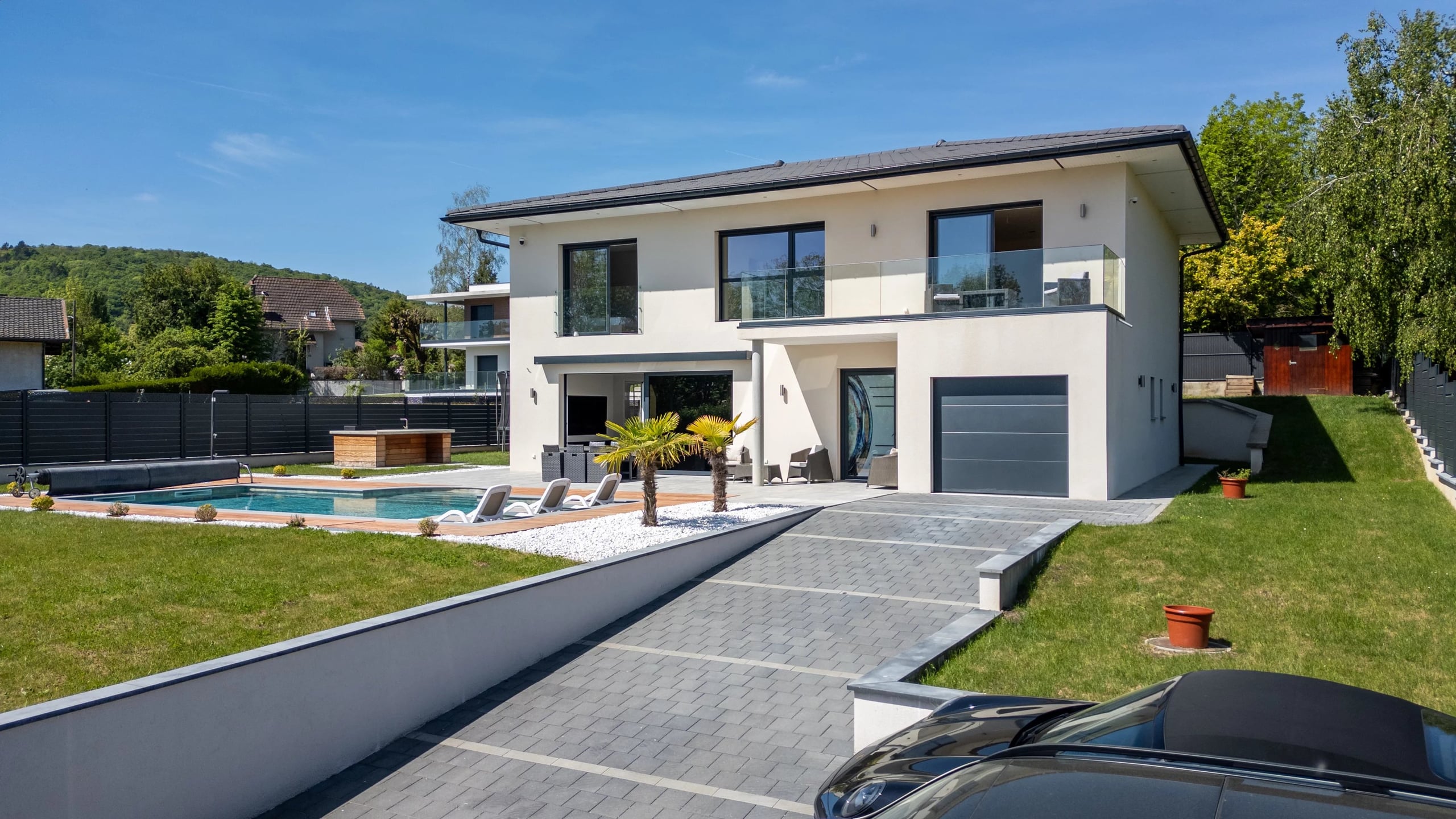 DIVONNE-LES-BAINS – MAISON CONTEMPORAINE DE PRESTIGE – PISCINE & POOL HOUSE