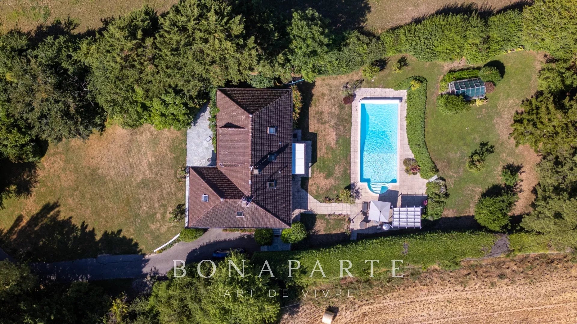 GRILLY / FRONTIÈRE SUISSE - PROPRIÉTÉ DE PRESTIGE AVEC VUE SUR LE MONT-BLANC