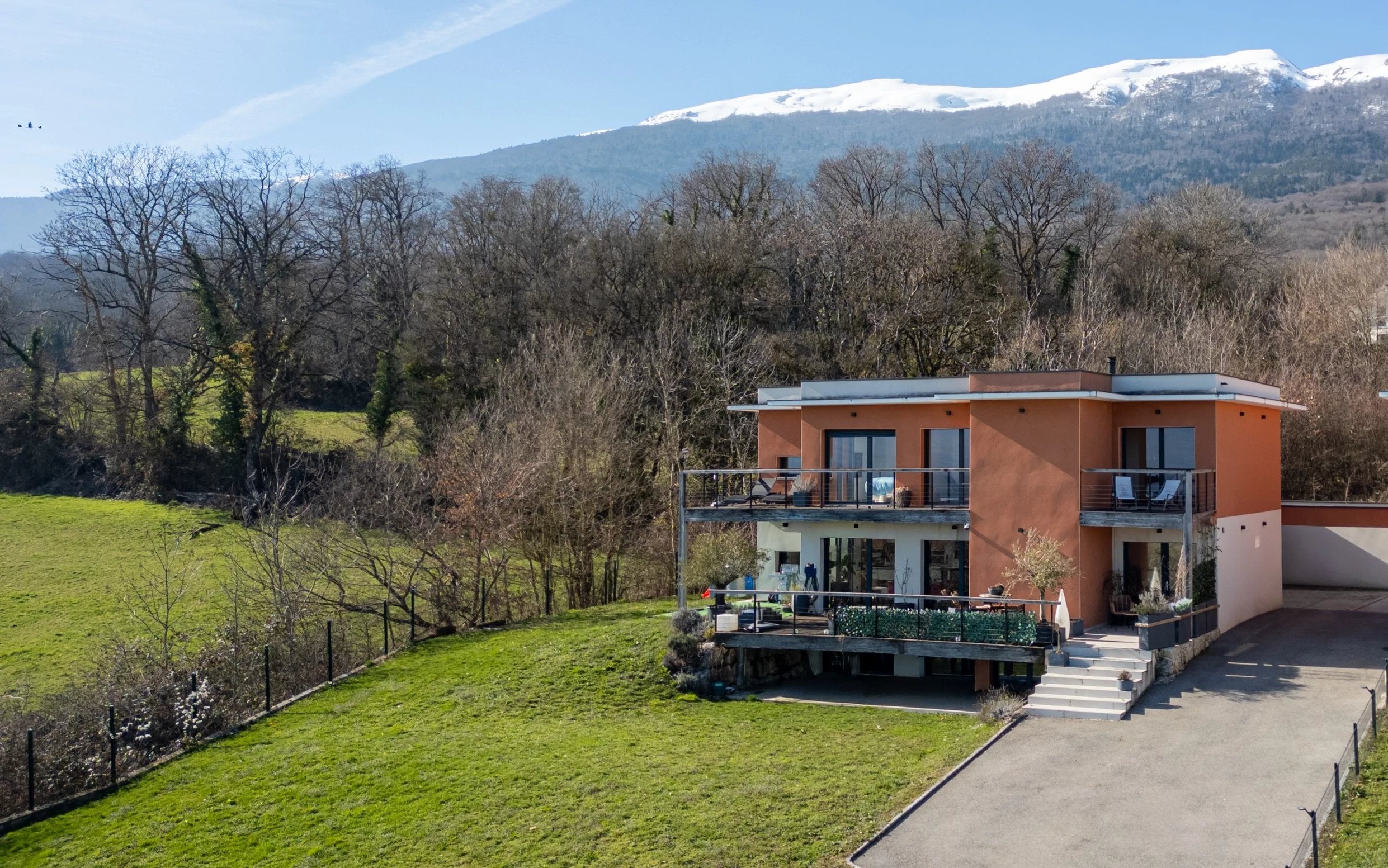 THOIRY - PROPRIETE CONTEMPORAINE - VUE SUR LES ALPES